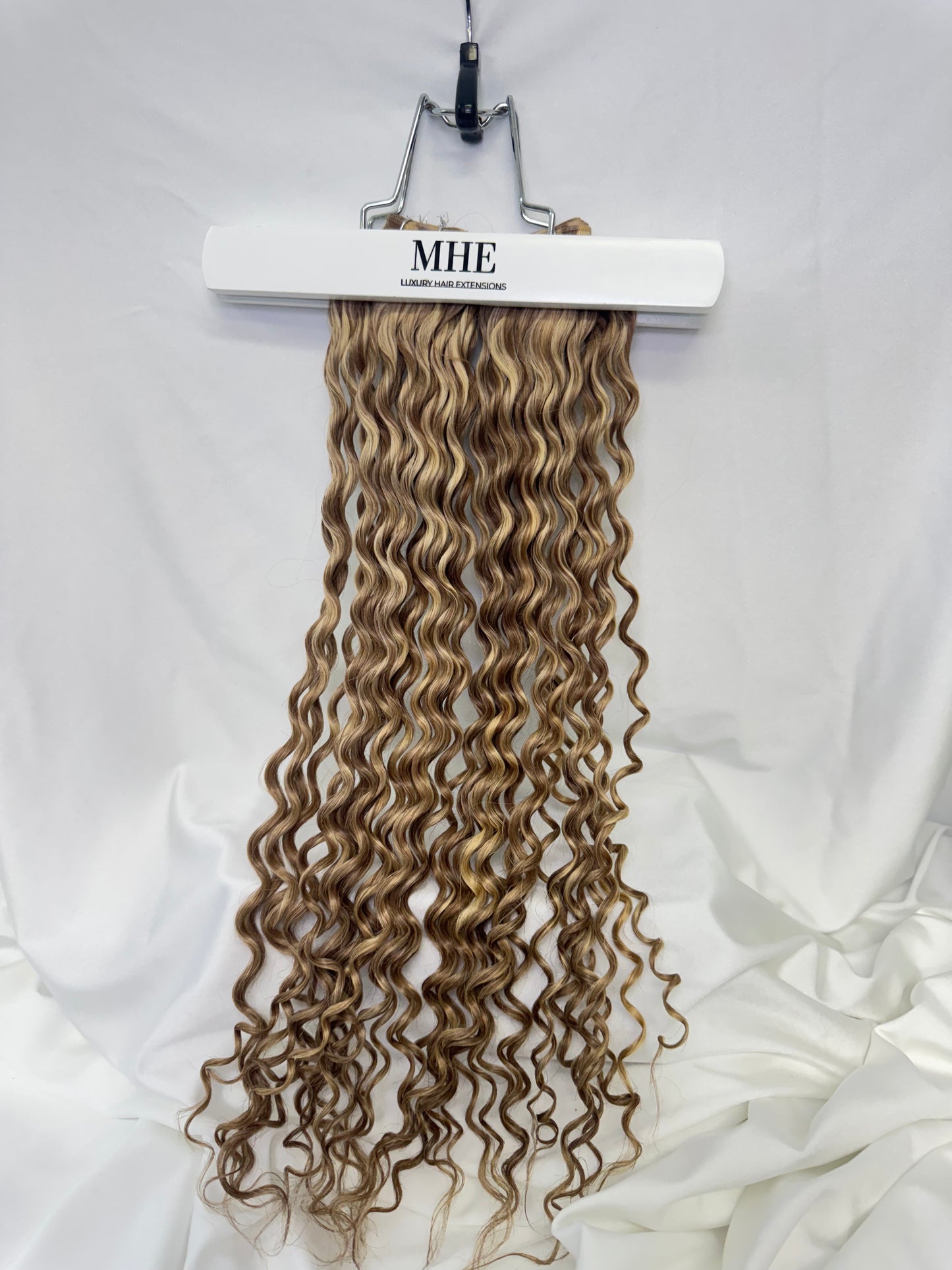 50G' PIN CURL WAVE ULTIMATE SIGNATURE WEFT HAIR-6/60 LIGHT CHESTNUT BROWN/BLONDE 50/50