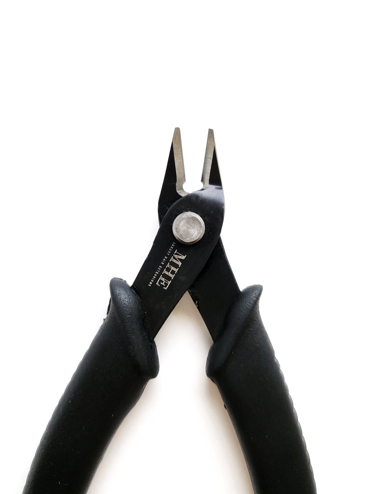 Weft cutting pliers.