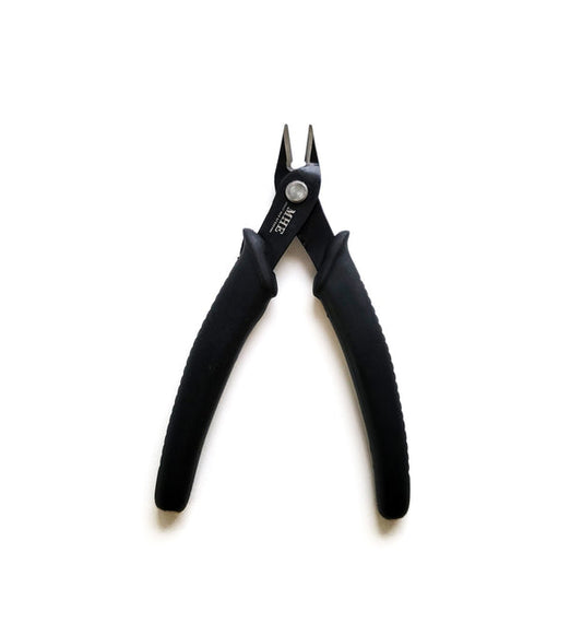 cutting pliers for weft extensions.
